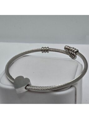 ✨2/$10✨ Stainless Steel Twisted Braided Heart Cuff Bracelet 2.5''